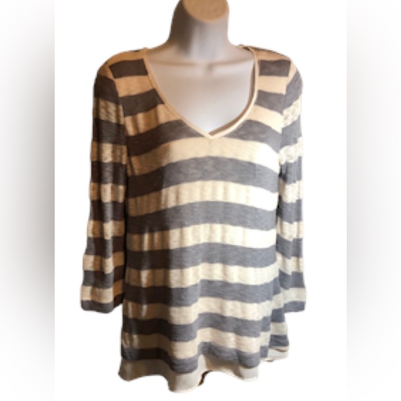 WHITE HOUSE BLACK MARKET Women’s Gray & Ecru Split Back Shirttail Sweater Size S - Picture 1 of 10